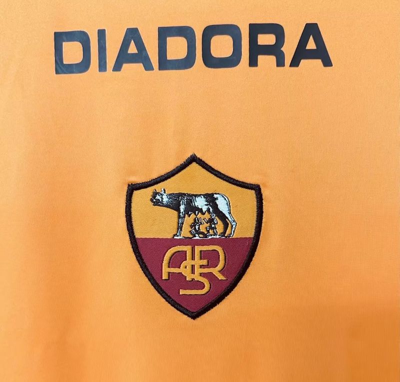 Retro AS Roma 2005-06 Home Jersey #10 Totti