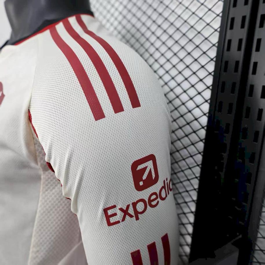 2025-2026 Liverpool Player Version White Long Sleeve Jersey #4 Van Dijk Personalized UCL Patch