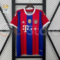 Front view of a Bayern Munich 2014–2015 retro home short-sleeve jersey with red and blue vertical stripes, white collar and cuffs, and club crest.