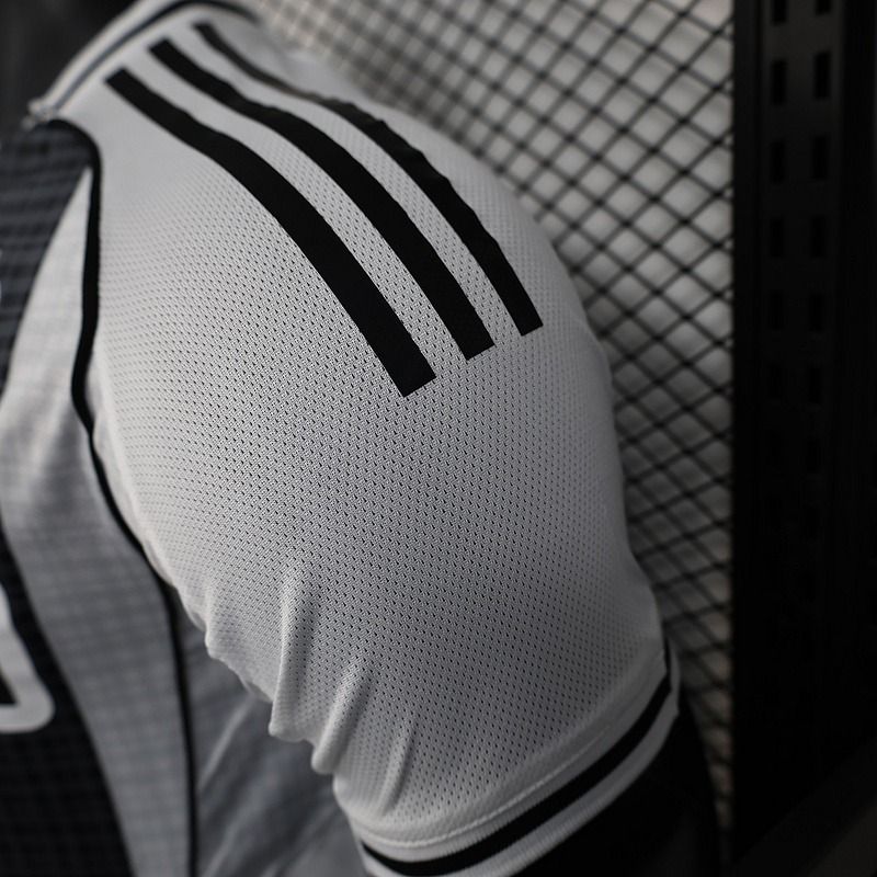 Newcastle United 2025–2026 Home Player Jersey